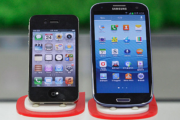 apple-4s-Samsung-s3